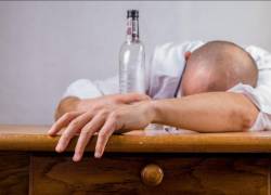 Se reportan nuevas muertes e intoxicados con bebidas adulteradas con alcohol metílico