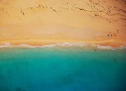 Ministerio de Ambiente aclara que la construcción de un resort en la playa de Punta Carola en Galápagos está prohibido