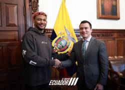 Noboa le entregó a Morales un reconocimiento simbólico.