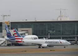 El vuelo de 945 de American Airlines cubría la ruta Dallas Fort Worth, Estados Unidos; hacia Santiago de Chile. Por una emergencia médica de un pasajero aterrizaron de emergencia en Guayaquil.