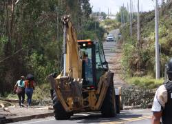 Cierre de una vía por manifestantes que apoyan al paro convocado por la Conaie. Foto: API