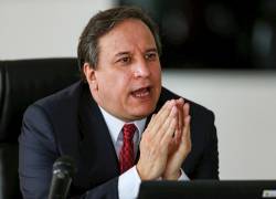 Ministro de Economía tilda de razonables precios de combustibles fijados en Ecuador
