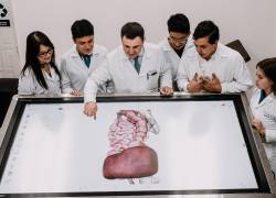Estudiantes universitarios de medicina durante una de sus clases.
