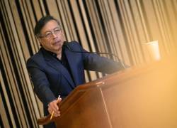 “Estoy de acuerdo en un tapón militar en la frontera, pero la frontera se cuida entre dos y se debe mantener abierta a los pueblos”, expresó Petro.