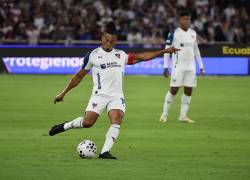 José Quintero lanzando un centro en el último partido de Liga de Quito que fue ante Barcelona SC.