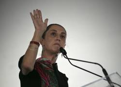 La candidata presidencial de izquierda mexicana Claudia Sheinbaum del partido Movimiento de Regeneración Nacional (MORENA) habla con sus partidarios durante un mitin de campaña en el municipio de Álvaro Obregón, Ciudad de México, el 16 de mayo de 2024.