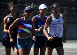 Varios marchistas de la delegación de atletismo de Ecuador mientras entrenan el 30 de julio de 2021, en Kitami (Japón).