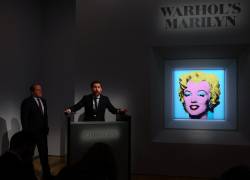 La obra de Andy Warhol, Shot Sage Blue Marilyn, en la que retrato a la actriz Marilyn Monroe será subastada. (Photo by Dia Dipasupil / GETTY IMAGES NORTH AMERICA / Getty Images via AFP)