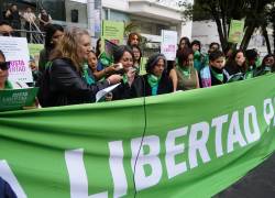 Movimiento pro aborto Justa Libertad realiza plantón en la Corte Constitucional para exigir la despenalización del aborto.