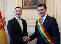 Fotografía tomada de la cuenta en X de la Presidencia de Ecuador @Presidencia_Ec del presidente de Ecuador, Daniel Noboa (i), posando con su homólogo de Bolivia, Rodrigo Paz Pereira.