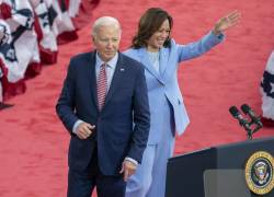 El presidente estadounidense Joe Biden y la vicepresidenta Kamala Harris fotografiados durante un mitin de campaña en el Girard College de Filadelfia, Pensilvania, EE. UU., el 29 de mayo de 2024.