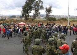 Un grupo de Indigenas de la CONAIE, en Latacunga se tomó temporalmente la Vía Panamericana o E35. El arribo de militares llevó a su dispersión.