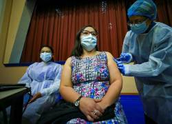 El Gobierno informó en un comunicado de que la vacunación avanza a paso firme con las llamadas mingas de vacunación.