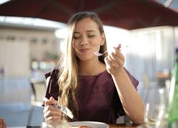 A pesar de que la felicidad es subjetiva, en nuestro entorno se encuentran factores que logran potenciarla, como la alimentación.