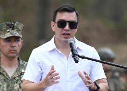 El presidente de Ecuador, Daniel Noboa, habla durante una ceremonia de entrega de rifles y pistolas a los soldados del Cuerpo de Infantería de la Armada del Ecuador en Guayaquil, Ecuador, el 28 de octubre de 2024.