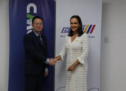 La ministra de Energía y Ambiente, Inés Manzano (D), encabezó la firma del acuerdo.