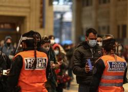 Unos 8,6 de los 45 millones de ciudadanos del país han recibido la primera dosis y otros 2,3 tienen la pauta completa.