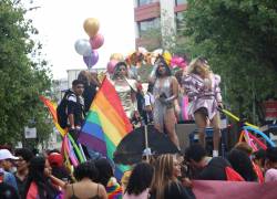 La comunidad LGBTI marchó por las principales calles de Quito.