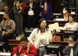Guadalupe Llori denuncia en Fiscalía incumplimiento de la Asamblea, tras creación de comisión que la evaluará