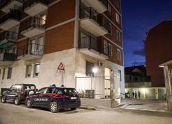 La polícia se acercó al lugar de los hechos en la noche de domingo en Milán.