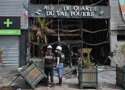 Una de las edificaciones que han sido quemadas desde el inicio de las protestas en Francia por la muerte de un joven de 17 años a manos de un oficial de Policía.