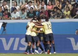 Jugadores de Ecuador celebran un gol hoy, en un partido del grupo B de la Copa Mundial de Fútbol sub-20 entre Ecuador y Fiyi en el estadio Único de Ciudades en Santiago del Estero (Argentina).