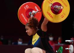 Palacios, de 20 años de edad, logró levantar 226 Kg: 104 en arranque y 122 en envión.