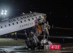 El avión de Air Canada colisionó con un camión de bomberos del aeropuerto durante el aterrizaje.