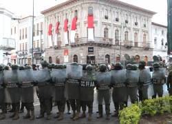 Militares en los alrededores de la Gobernación de Imbabura. Foto: API