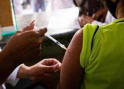 La OPS recalcó la importancia de mejorar las tasas de vacunación, especialmente entre los más vulnerables.