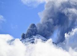 El peligro del volcán Cotopaxi no está en su lava, sino en los flujos piroclásticos, una mezcla de material incandescente, como ceniza y rocas de diversos tamaños, que se desplazan a altas velocidades.