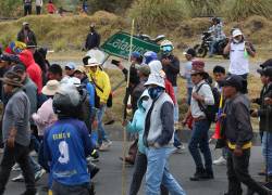 Un grupo de indígenas de la Conaie en Latacunga. Foto :API / Rolando Enríquez