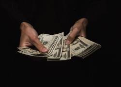 La Superintendencia de Bancos y la UAFE activaron acciones de control contra el lavado de dinero.