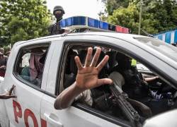 El asesinato fue cometido, según las pesquisas, por un comando de 26 mercenarios colombianos que irrumpieron en la residencia presidencial.