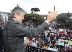 El presidente Guillermo Lasso recibió una marcha pacífica en respaldo de la creación de la Universidad de Seguridad.