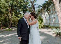 Marcela Aguiñaga junto a su padre, Roosevelt Xavier Aguiñaga Villafuerte.