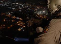 Fotografía de un operativo de control aéreo ejecutado por militares sobre Guayaquil, el 20 de enero del 2024.