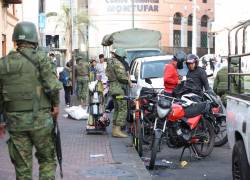 Recorrido de seguridad del equipo de combate de la Primera División del Ejército Shyris, en San Roque, Quito, en el marco del conflicto armado interno declarado por el presidente Daniel Noboa en contra del crimen organizado.