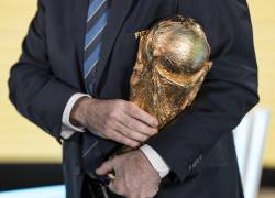 El trofeo de la Copa del Mundo que será entregado al ganador del torneo del próximo año.