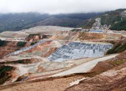 Mineras firman contratos para invertir $ 470 millones en Ecuador; se anuncia catastro minero en 2022