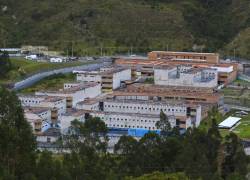 Fotografía que muestra la cárcel del Turi hoy en Cuenca. Las autoridades ecuatorianas anunciaron haber retomado hoy viernes el control de la cárcel.