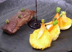 Cordero al jugo y llapingachos por el chef Francisco Gael León.