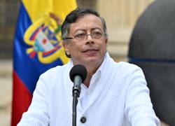 El presidente de Colombia, Gustavo Petro, habla tras emitir su voto durante las elecciones presidenciales celebradas en Bogotá el 31 de mayo de 2026.