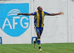 Tomás Alegría celebrando el primer gol del partido frente a Guayaquil City en Copa Ecuador.