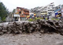 Deslave en el sector de la comuna La Gasca, en la calle Antonio Herrera y José Berrutieta.