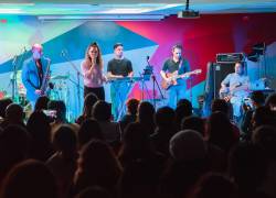 La agrupación musical CEN Jazz Ensemble presentándose en vivo.