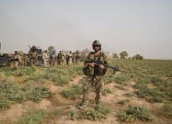 Wali, reconocido como el mejor francotirador del mundo, en medio de una operación militar.