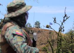 Personal de la Policía Nacional se trasladó al lugar para investigar los motivos de la explosión. Se discute si fue por factores externos o internos.