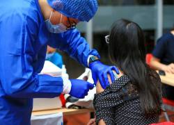 Vacunación de refuerzo contra la COVID-19 comienza en enero en Ecuador