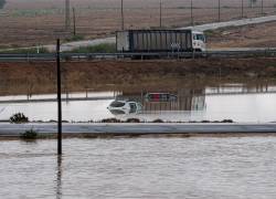 Vista de los daños provocados por la lluvias en el kilómetro 117 de la A40 en Bargas (Toledo), este lunes.